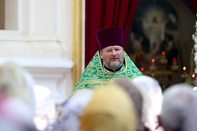 День памяти Преподобной Евфросинии Полоцкой. Тысячи верующих объединил Крестный ход