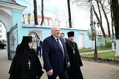 Лукашенко на Пасху посетил Свято-Покровский храм в Толочине