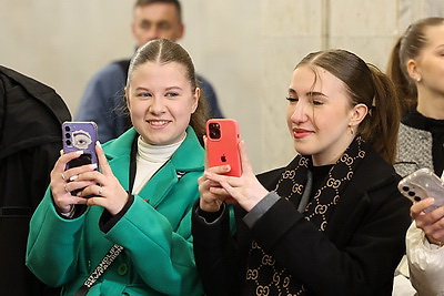 \"И все о той весне\". Патриотическая молодежная акция прошла в Минском метрополитене
