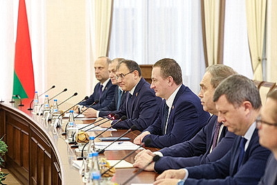 В правительстве состоялась встреча с генеральным директором российской госкорпорации \"Росатом\"