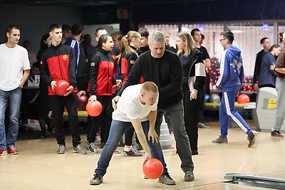 Спортивный и социально значимый проект. Турнир по боулингу \"Спешиал Олимпикс\" прошел в Минске