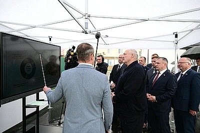 Лукашенко совершил рабочую поездку в Петриковский район