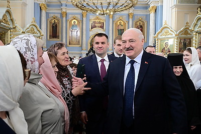 Лукашенко на Пасху посетил Свято-Покровский храм в Толочине