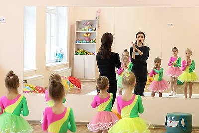 Патриотический клуб, физкультура, музыка, рисование. В Первомайском районе Минска открыли новый детсад