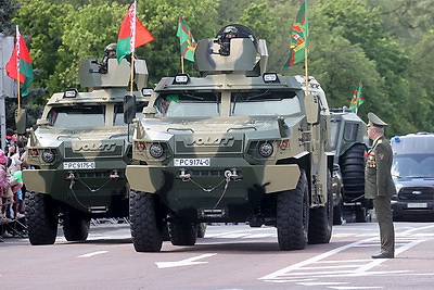 Шествие поколений, военный парад. 80-й День Победы встречают в Гомеле