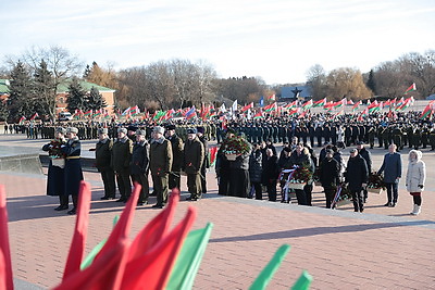 В Брестской крепости в преддверии 23 февраля возложили цветы и почтили память защитников Отечества