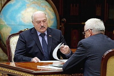 Лукашенко принял с докладом председателя Брестского облисполкома