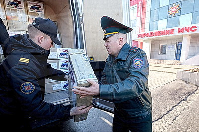 Витебские спасатели передали жителям ДНР гуманитарный груз
