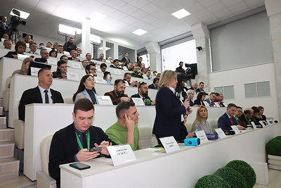 Лукашенко проголосовал на президентских выборах и провел пресс-конференцию для СМИ