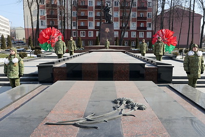 Гомельские школьники несут вахту памяти