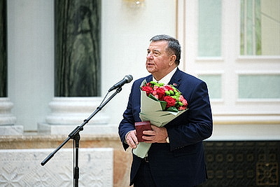 Лукашенко накануне Дня народного единства вручил госнаграды