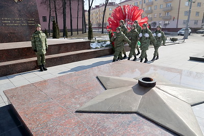Гомельские школьники несут вахту памяти