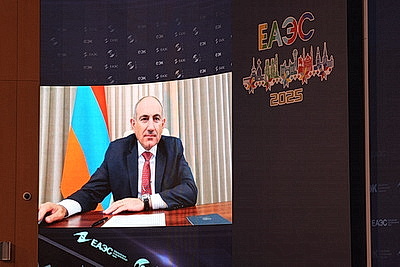 Лукашенко вместе с другими лидерами принял участие в ЕЭФ