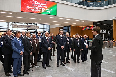 Делегаты ВНС из разных регионов страны посетили выставку \"Моя Беларусь\"