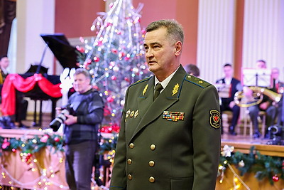 В Минском суворовском военном училище состоялся новогодний бал