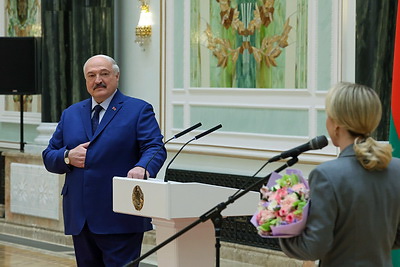 Лукашенко вручил госнаграды женщинам из различных сфер деятельности и регионов страны