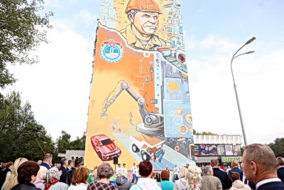 Масштабная выставка техники и множество развлечений. День машиностроителя празднуют в Бресте