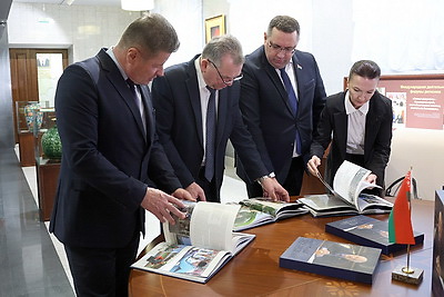 Кочанова: книга \"Наш Президент\" будет для многих в стране настольной