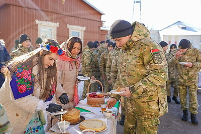 Тематические конкурсы и блины на разный вкус: военнослужащие в Могилеве встретили Масленицу