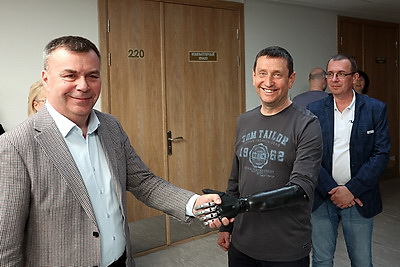 \"В год протезируют около 3 тыс. человек\". Артеменко о работе протезного-ортопедического центра
