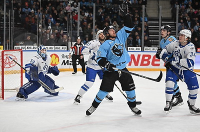 Хоккеисты \"Динамо\" разгромили московских одноклубников