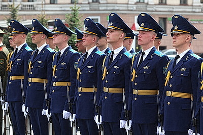 Вице-премьер Госсовета КНР возложил венок к монументу Победы в Минске