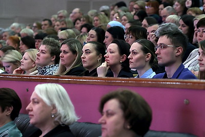 \"Находить ключ к душам наших детей\". В Минске прошло городское родительское собрание, посвященное ценности жизни
