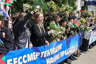 С \"Вальсом Победы\" и оркестром встретили участников \"Поезда Памяти\" в Могилеве