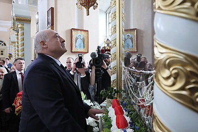 Лукашенко на Пасху посетил Свято-Покровский храм в Толочине