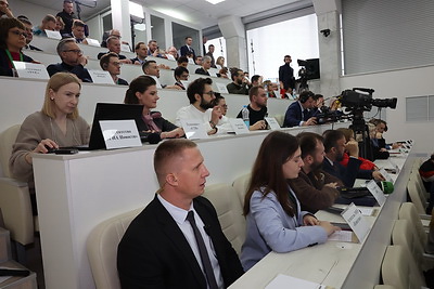 Лукашенко проголосовал на президентских выборах и провел пресс-конференцию для СМИ