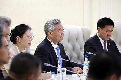 Крутой провел встречу с членом Постоянного комитета Политбюро ЦК КПК