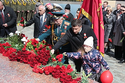 С благодарностью в сердцах. 80-летие Великой Победы отмечают в Могилеве