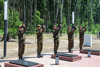 Швед на открытии памятного знака жертвам геноцида в Могилеве: здесь наша скорбь и дух непокоренного народа