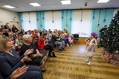 Подарки в рамках акции \"Наши дети\" вручили воспитанникам ЦКРОиР Первомайского района Минска