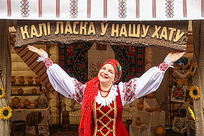 Памятник креветке, выставка караваев и подворий. В Белоозерске проходят \"Дажынкі-2025\"