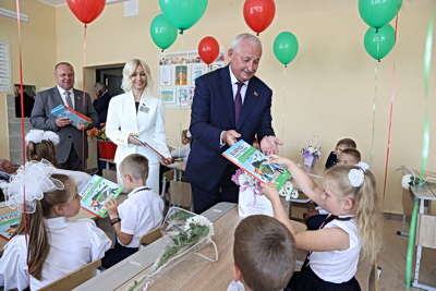 После реконструкции распахнула двери школа №1 в Лунинце