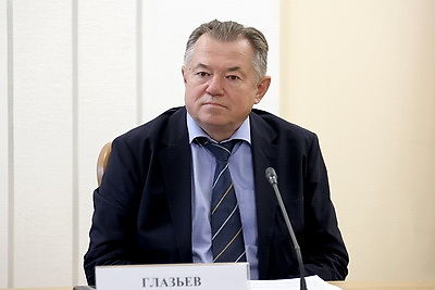 Крутой призвал вывести сотрудничество со Смоленской областью на самый высокий уровень