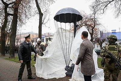 Аллея фонарей в Бресте пополнилась новым арт-объектом