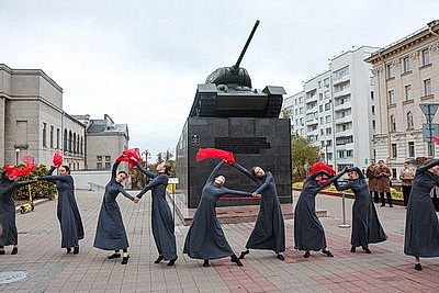 Памятную табличку с QR-кодом установили у памятника Т-34 в Минске