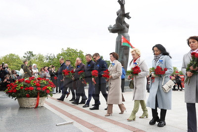 В праздник Первомая состоялось возложение цветов к стеле \"Минск - город-герой\"