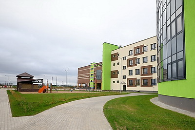 Современная и просторная. Новая школа в Боровлянах на 1 тыс. мест приняла первых учеников