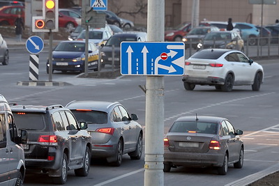 Закрытие путепровода в Минске вызвало затруднения в городском трафике