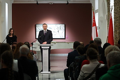 \"Элегантность серебра\". В Национальном художественном музее представили сокровища оманского двора