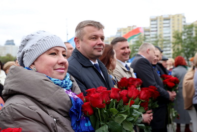 В праздник Первомая состоялось возложение цветов к стеле \"Минск - город-герой\"