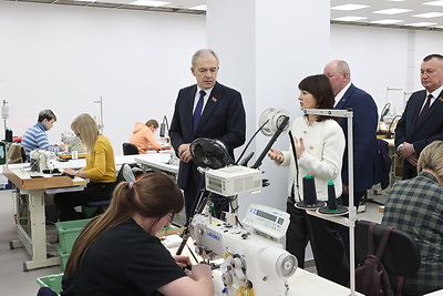Сергеенко ознакомился с работой Докшицкой швейной мануфактуры