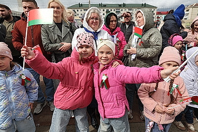 В Минске прошел флешмоб \"Споем гимн вместе\"