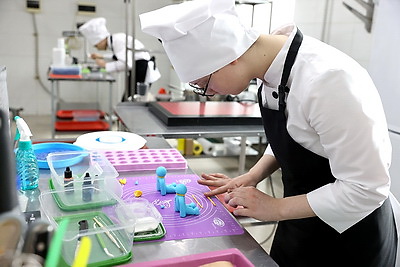 Конкурс профмастерства по компетенции \"Кондитерское искусство\" проходит в Витебске