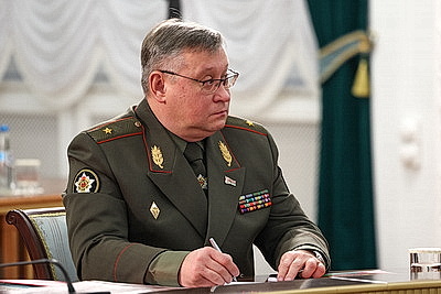 Лукашенко указал на милитаризацию западных стран и необходимость актуализировать оборонные действия