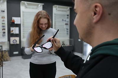 Стельки с таблицами, фейковая зачетка и... батон. В Могилеве открылась выставка студенческих шпаргалок