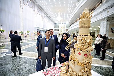 Главы делегаций ЕАГ посетили Дворец Независимости